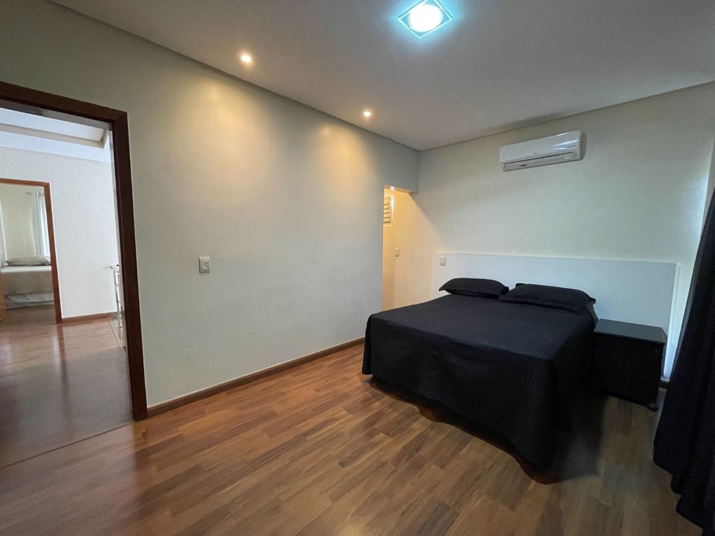 sobrado-jardins-monaco-c-429-m-c-4-suites-plenas-1-master-closet-e-banheira1678375821084viqcz