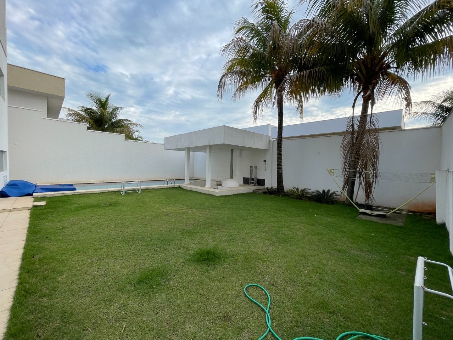 sobrado-jardins-monaco-c-429-m-c-4-suites-plenas-1-master-closet-e-banheira1678375865071gkzbg