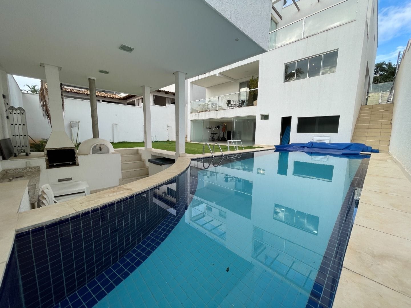 sobrado-jardins-monaco-c-429-m-c-4-suites-plenas-1-master-closet-e-banheira1678375882202uvaor
